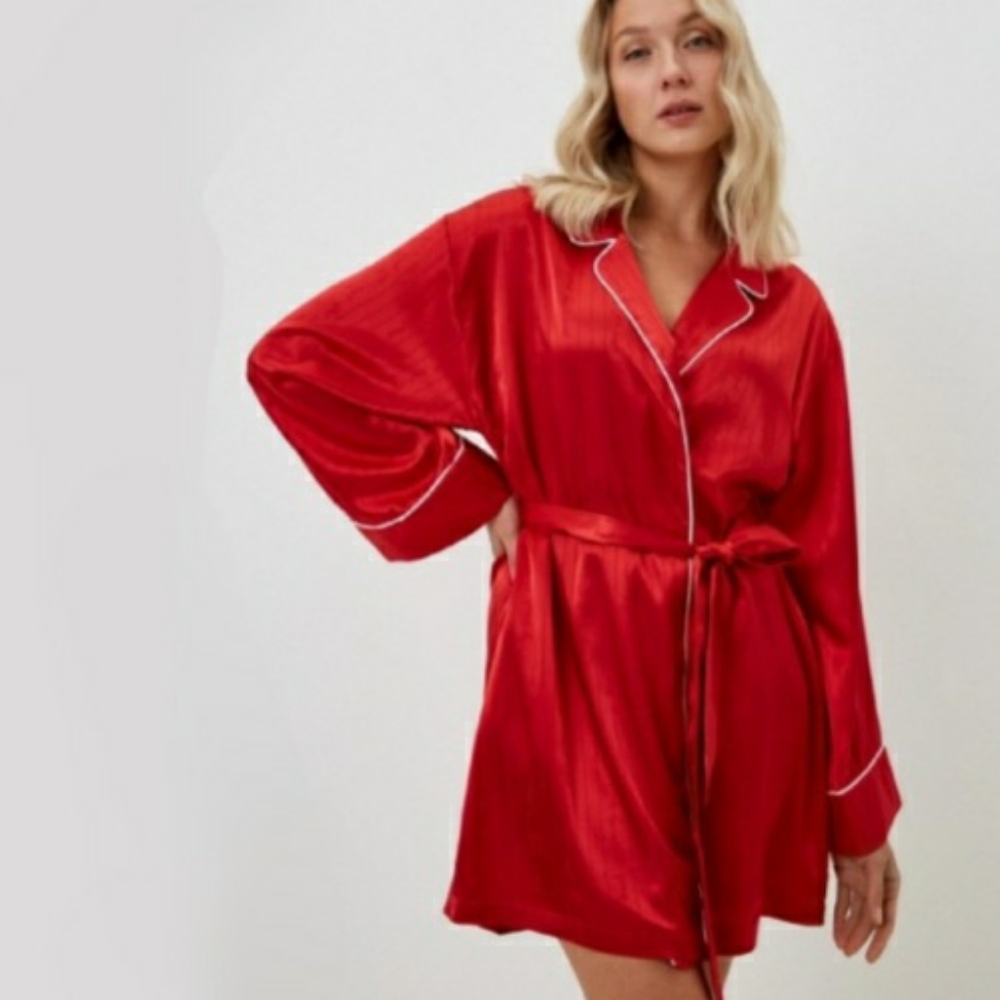 ● Forever 21 | Red Satin Women's Robe